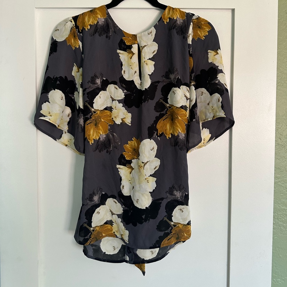 Ann Taylor blouse. Adjustable waist. Lightly used.